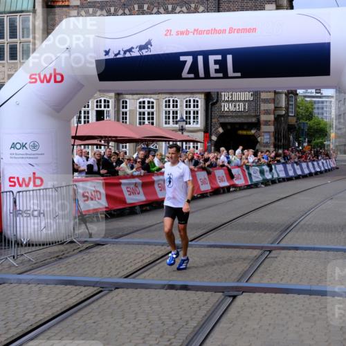 13.09.2026 - 21. swb-Marathon Bremen Tim E. http://msf.ph/oto/10350873 13.09.2026 12:22:49 Ziel 176 meine-sportfotos.de
