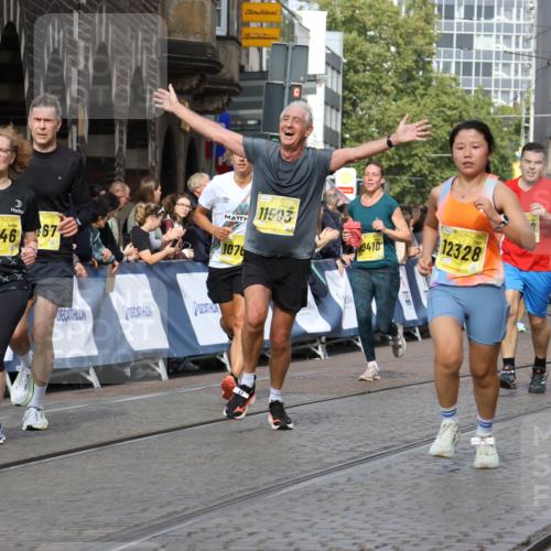 13.09.2026 - 21. swb-Marathon Bremen Strokosch-Dieckow http://msf.ph/oto/10350875 13.09.2026 10:54:36 Ziel 10359, 10503, 10577, 10631, 10749, 10837, 10884, 10996, 11099, 11118, 11290, 11329, 11361, 11476, 11765, 11843, 11989, 11998, 10589, 10608, 10704, 11040, 11174, 11569, 11874, 12519, 12800, 13526 meine-sportfotos.de