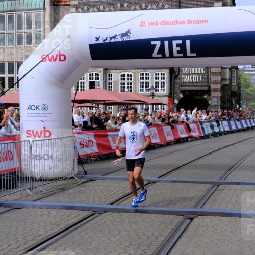 13.09.2026 - 21. swb-Marathon Bremen Tim E. http://msf.ph/oto/10350900 13.09.2026 12:22:50 Ziel 176 meine-sportfotos.de