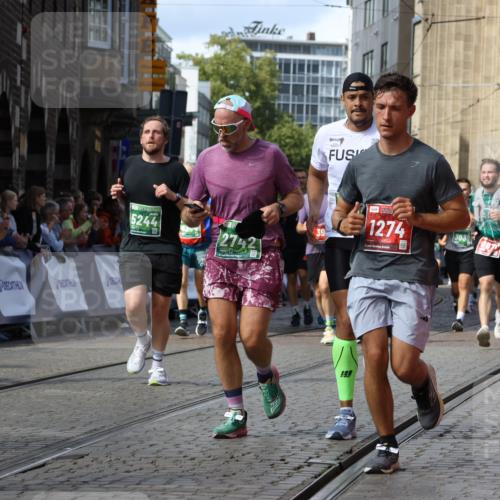 13.09.2026 - 21. swb-Marathon Bremen Strokosch-Dieckow http://msf.ph/oto/10350917 13.09.2026 13:29:28 Ziel 303, 394, 565, 596, 651, 687, 745, 936, 1274, 1545, 1688, 1823, 2023, 2070, 2223, 2867, 3796, 3912, 3938, 4590, 5036, 5225, 6030, 6099, 7149, 7361, 7860, 8984, 9249, 9661, 10128, 124, 1243, 1581, 2076, 2289, 2742, 3030, 4576, 5244, 6006, 6384, 6690, 6930, 7079, 7384, 7426, 7884, 8481, 8594, 8831, 9534, 9747, 9770, 10013, 13031 meine-sportfotos.de