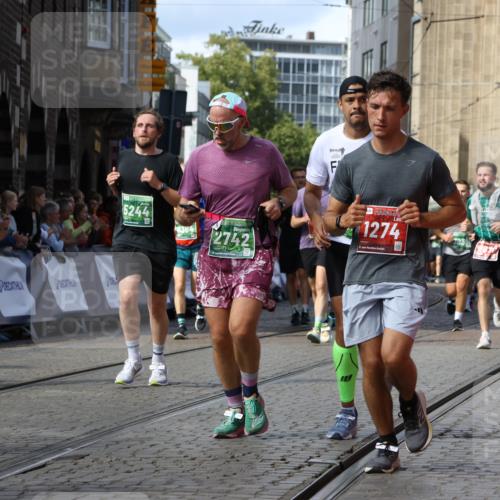 13.09.2026 - 21. swb-Marathon Bremen Strokosch-Dieckow http://msf.ph/oto/10350959 13.09.2026 13:29:28 Ziel 303, 394, 565, 596, 651, 687, 745, 936, 1274, 1545, 1688, 1823, 2023, 2070, 2223, 2867, 3796, 3912, 3938, 4590, 5036, 5225, 6030, 6099, 7149, 7361, 7860, 8984, 9249, 9661, 10128, 124, 1243, 1581, 2076, 2289, 2742, 3030, 4576, 5244, 6006, 6384, 6690, 6930, 7079, 7384, 7426, 7884, 8481, 8594, 8831, 9534, 9747, 9770, 10013, 13031 meine-sportfotos.de