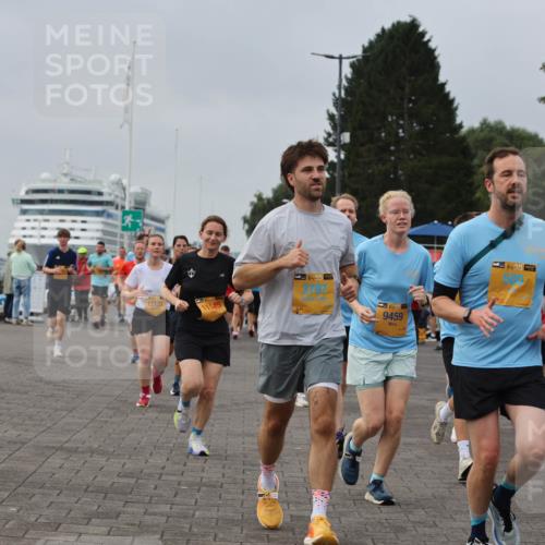 13.09.2026 - Kiel Lauf Andreas Tolksdorf http://msf.ph/oto/10350961 13.09.2026 09:55:43 Kiellinie 12131, 11145, 38, 3797, 9459, 38 meine-sportfotos.de