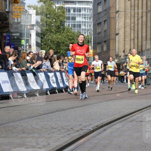 13.09.2026 - 21. swb-Marathon Bremen Strokosch-Dieckow http://msf.ph/oto/10351073 13.09.2026 10:54:45 Ziel 10067, 10146, 10359, 10410, 10503, 10577, 10631, 10749, 10765, 10837, 10884, 11039, 11099, 11118, 11389, 11476, 11593, 11843, 11989, 12038, 12265, 12328, 12467, 10646, 10901, 11620, 11860, 11889, 11976, 12313, 12800, 13592 meine-sportfotos.de