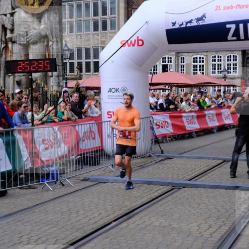 13.09.2026 - 21. swb-Marathon Bremen Tim E. http://msf.ph/oto/10351091 13.09.2026 12:23:25 Ziel  meine-sportfotos.de