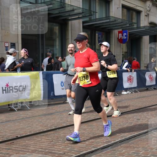 13.09.2026 - 21. swb-Marathon Bremen Strokosch-Dieckow http://msf.ph/oto/10351098 13.09.2026 11:13:38 Ziel 10330, 10491, 10766, 10799, 10880, 11027, 11078, 11902, 12010, 10484, 10545, 10766, 10883, 10889, 11084, 11392, 11670, 11954, 11999, 12010, 12280, 12460, 12521 meine-sportfotos.de