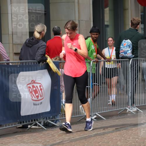 13.09.2026 - 21. swb-Marathon Bremen Strokosch-Dieckow http://msf.ph/oto/10351111 13.09.2026 11:13:41 Ziel 10330, 10491, 10799, 10880, 11027, 11078, 11902, 10484, 10545, 10766, 10883, 10889, 11084, 11392, 11670, 11954, 11999, 12010, 12280, 12460, 12521 meine-sportfotos.de