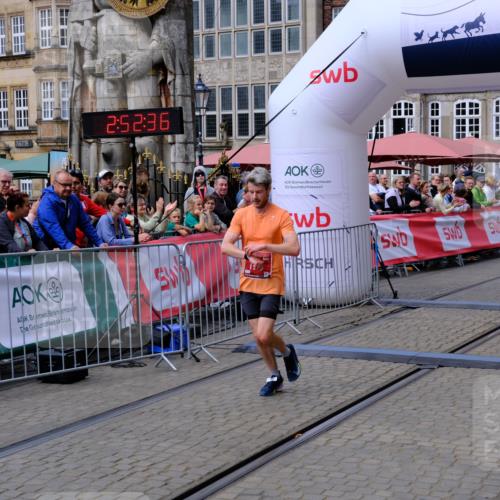 13.09.2026 - 21. swb-Marathon Bremen Tim E. http://msf.ph/oto/10351115 13.09.2026 12:23:26 Ziel  meine-sportfotos.de