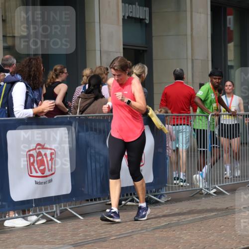 13.09.2026 - 21. swb-Marathon Bremen Strokosch-Dieckow http://msf.ph/oto/10351129 13.09.2026 11:13:42 Ziel 10330, 10491, 10799, 10880, 11027, 11078, 11233, 11535, 11902, 10484, 10545, 10766, 10883, 10889, 11084, 11392, 11670, 11954, 11999, 12010, 12280, 12460, 12521 meine-sportfotos.de