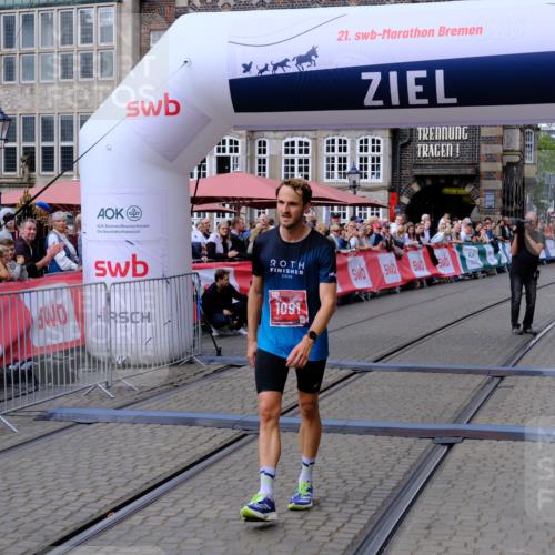 13.09.2026 - 21. swb-Marathon Bremen Tim E. http://msf.ph/oto/10351158 13.09.2026 12:25:33 Ziel  meine-sportfotos.de