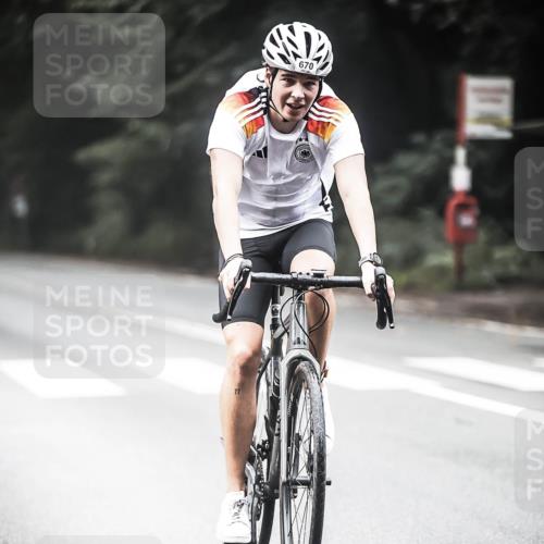 13.09.2026 - Stadtparktriathlon H.Heesch http://msf.ph/oto/10351163 13.09.2026 11:04:39 Radfahren 600, 670, 691 meine-sportfotos.de