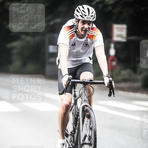 13.09.2026 - Stadtparktriathlon H.Heesch http://msf.ph/oto/10351166 13.09.2026 11:04:39 Radfahren 600, 670, 691 meine-sportfotos.de