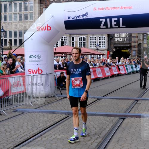 13.09.2026 - 21. swb-Marathon Bremen Tim E. http://msf.ph/oto/10351171 13.09.2026 12:25:33 Ziel  meine-sportfotos.de