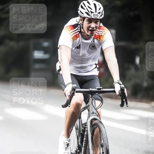 13.09.2026 - Stadtparktriathlon H.Heesch http://msf.ph/oto/10351172 13.09.2026 11:04:39 Radfahren 600, 670, 691 meine-sportfotos.de