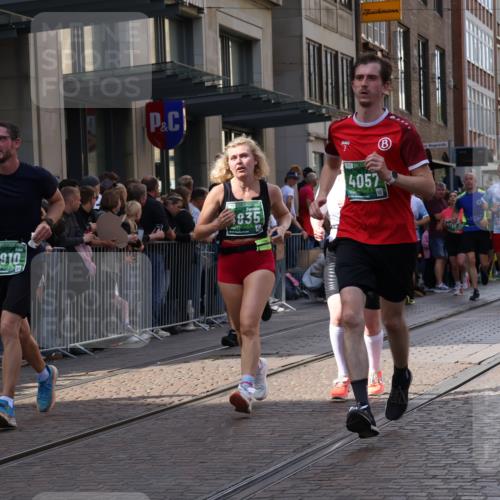 13.09.2026 - 21. swb-Marathon Bremen Strokosch-Dieckow http://msf.ph/oto/10351182 13.09.2026 13:32:03 Ziel 287, 1369, 1687, 2292, 2293, 2910, 2992, 3402, 3429, 3441, 3650, 3922, 4057, 4263, 4380, 4471, 4566, 4655, 4835, 5281, 5628, 6258, 6475, 6518, 6593, 6760, 6781, 6857, 6875, 6900, 7150, 7173, 7182, 7553, 7572, 7818, 7990, 8632, 8957, 9040, 9151, 9175, 9198, 9283, 9394, 9719, 9779, 13029, 13182, 13208, 13244, 578, 846, 2310, 2934, 3115, 3205, 3239, 3244, 3278, 3946, 3989, 4030, 4797, 4979, 4998, 5158, 5325, 5363, 5899, 6100, 6116, 6193, 6213, 6354, 6602, 7242, 7260, 7526 meine-sportfotos.de