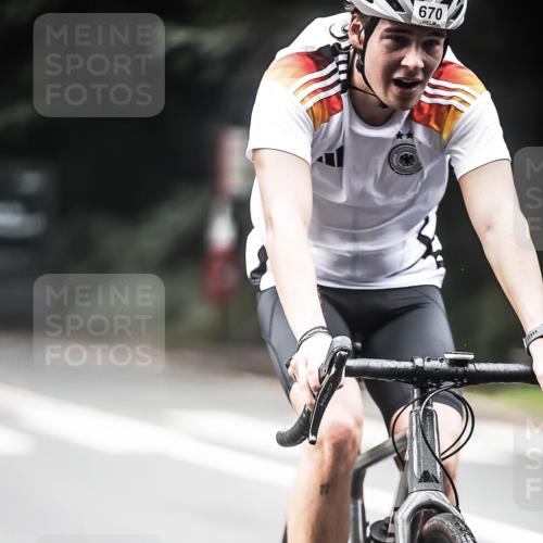 13.09.2026 - Stadtparktriathlon H.Heesch http://msf.ph/oto/10351185 13.09.2026 11:04:39 Radfahren 600, 670, 691 meine-sportfotos.de