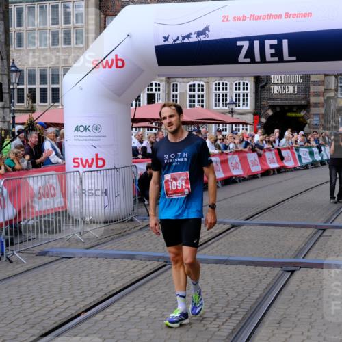 13.09.2026 - 21. swb-Marathon Bremen Tim E. http://msf.ph/oto/10351186 13.09.2026 12:25:33 Ziel  meine-sportfotos.de