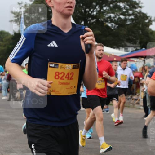 13.09.2026 - Kiel Lauf Andreas Tolksdorf http://msf.ph/oto/10351196 13.09.2026 09:55:49 Kiellinie 3911, 38, 8242, 2674, 87 meine-sportfotos.de