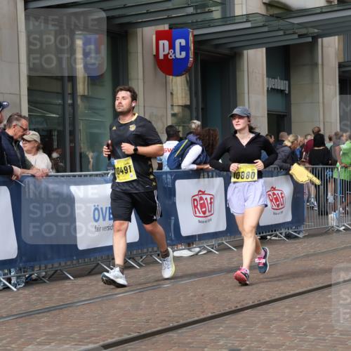 13.09.2026 - 21. swb-Marathon Bremen Strokosch-Dieckow http://msf.ph/oto/10351203 13.09.2026 11:13:51 Ziel 10395, 10396, 10402, 10491, 10586, 10799, 10854, 10880, 11027, 11233, 11535, 11864, 11902, 10330, 10545, 10766, 10883, 10889, 11078, 11084, 11954, 11999, 12010, 12280 meine-sportfotos.de
