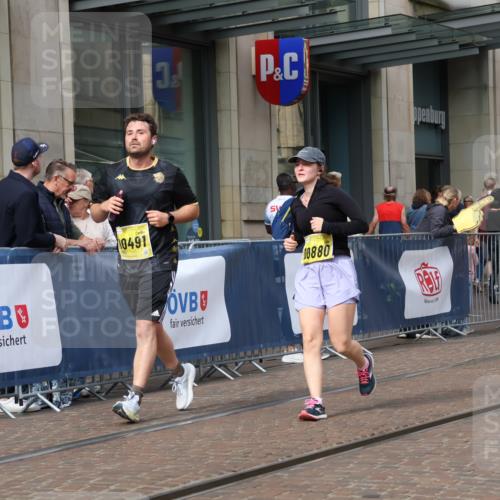 13.09.2026 - 21. swb-Marathon Bremen Strokosch-Dieckow http://msf.ph/oto/10351224 13.09.2026 11:13:51 Ziel 10395, 10396, 10402, 10491, 10586, 10799, 10854, 10880, 11027, 11233, 11535, 11864, 11902, 10330, 10545, 10766, 10883, 10889, 11078, 11084, 11954, 11999, 12010, 12280 meine-sportfotos.de