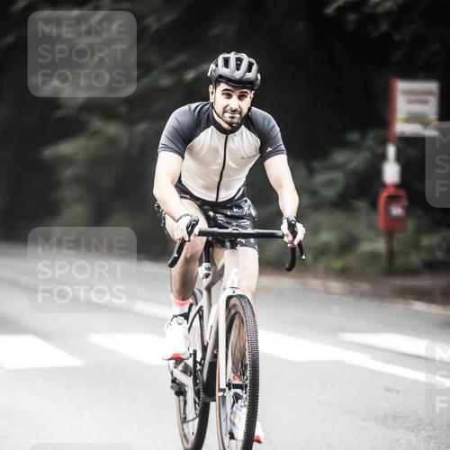 13.09.2026 - Stadtparktriathlon H.Heesch http://msf.ph/oto/10351226 13.09.2026 11:04:46 Radfahren 467, 691 meine-sportfotos.de
