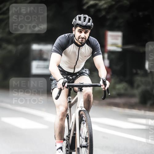 13.09.2026 - Stadtparktriathlon H.Heesch http://msf.ph/oto/10351236 13.09.2026 11:04:47 Radfahren 467, 691 meine-sportfotos.de