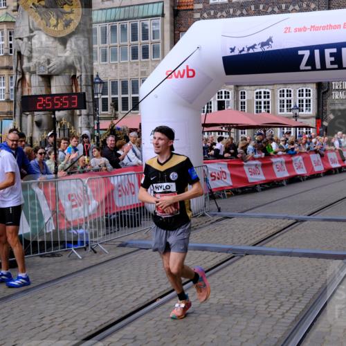 13.09.2026 - 21. swb-Marathon Bremen Tim E. http://msf.ph/oto/10351270 13.09.2026 12:26:43 Ziel  meine-sportfotos.de