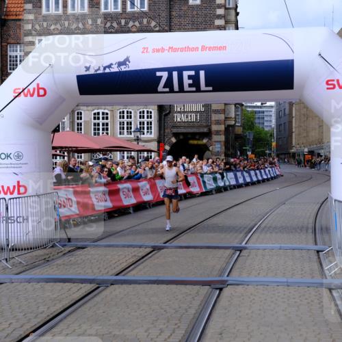 13.09.2026 - 21. swb-Marathon Bremen Tim E. http://msf.ph/oto/10351299 13.09.2026 12:27:46 Ziel  meine-sportfotos.de