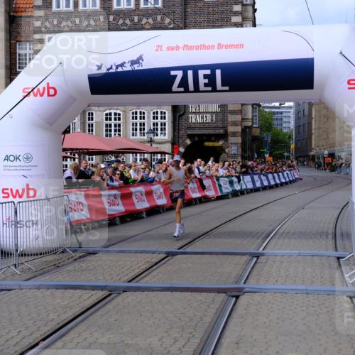 13.09.2026 - 21. swb-Marathon Bremen Tim E. http://msf.ph/oto/10351313 13.09.2026 12:27:46 Ziel  meine-sportfotos.de