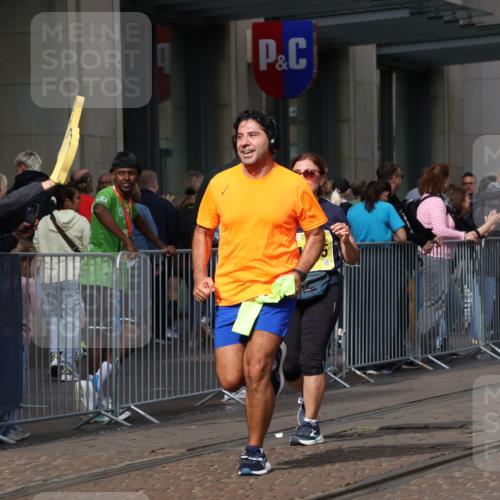 13.09.2026 - 21. swb-Marathon Bremen Strokosch-Dieckow http://msf.ph/oto/10351336 13.09.2026 11:13:56 Ziel 10395, 10396, 10402, 10586, 10784, 10854, 11027, 11173, 11233, 11363, 11535, 11703, 11864, 11902, 12100, 10330, 10491, 10766, 10799, 10880, 10889, 11078, 11084, 11999, 12010 meine-sportfotos.de
