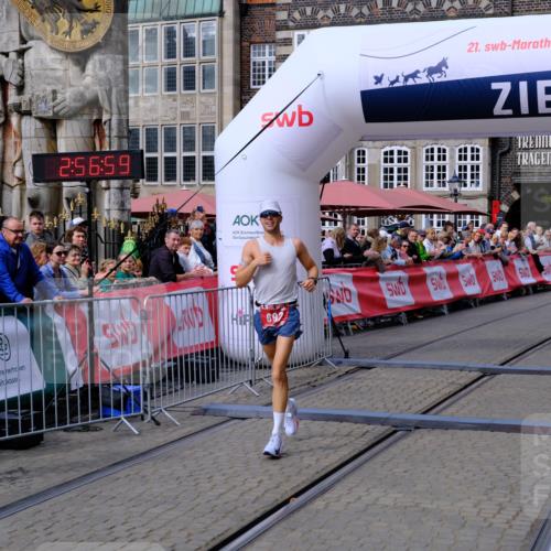 13.09.2026 - 21. swb-Marathon Bremen Tim E. http://msf.ph/oto/10351397 13.09.2026 12:27:48 Ziel  meine-sportfotos.de