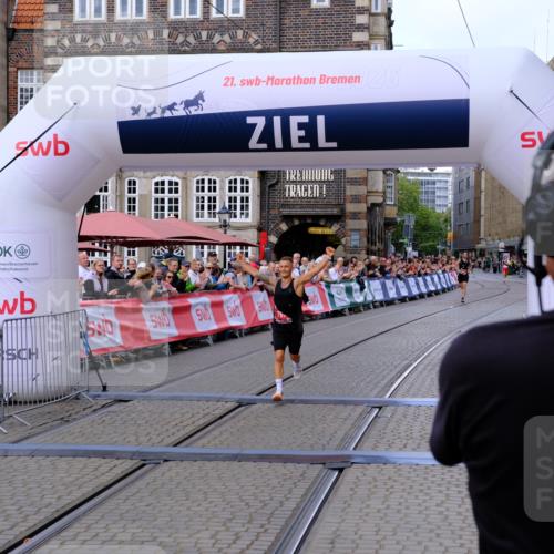 13.09.2026 - 21. swb-Marathon Bremen Tim E. http://msf.ph/oto/10351409 13.09.2026 12:29:01 Ziel  meine-sportfotos.de