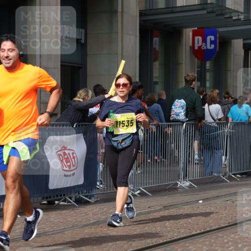 13.09.2026 - 21. swb-Marathon Bremen Strokosch-Dieckow http://msf.ph/oto/10351413 13.09.2026 11:13:57 Ziel 10303, 10395, 10396, 10402, 10586, 10784, 10854, 11027, 11041, 11140, 11173, 11233, 11363, 11535, 11703, 11864, 11902, 12100, 10330, 10491, 10766, 10799, 10880, 11078, 11999, 12010 meine-sportfotos.de