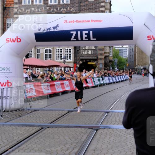 13.09.2026 - 21. swb-Marathon Bremen Tim E. http://msf.ph/oto/10351424 13.09.2026 12:29:01 Ziel  meine-sportfotos.de