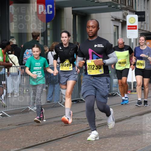 13.09.2026 - 21. swb-Marathon Bremen Strokosch-Dieckow http://msf.ph/oto/10351485 13.09.2026 11:13:59 Ziel 10303, 10395, 10396, 10402, 10586, 10722, 10784, 10854, 11027, 11041, 11140, 11173, 11233, 11363, 11535, 11703, 11864, 11902, 12100, 12431, 10330, 10491, 10766, 10799, 10880, 11027, 11078, 11902, 11999, 12010 meine-sportfotos.de