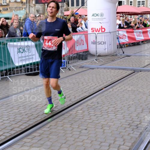 13.09.2026 - 21. swb-Marathon Bremen Tim E. http://msf.ph/oto/10351518 13.09.2026 12:29:19 Ziel 317, 608, 796, 1046 meine-sportfotos.de
