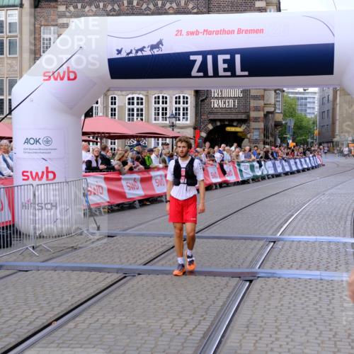 13.09.2026 - 21. swb-Marathon Bremen Tim E. http://msf.ph/oto/10351532 13.09.2026 12:29:23 Ziel 317, 608, 796, 1046 meine-sportfotos.de