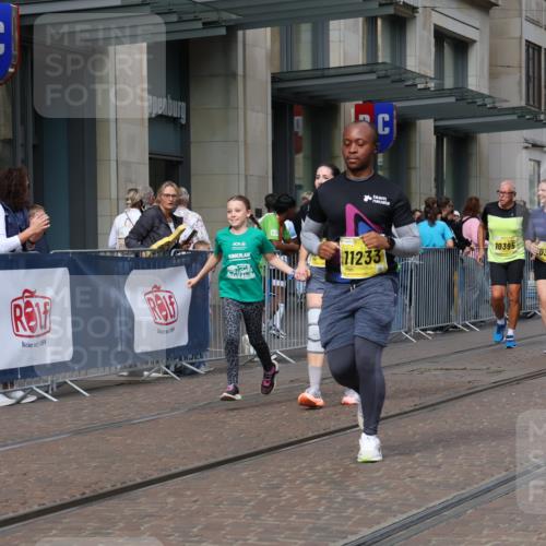 13.09.2026 - 21. swb-Marathon Bremen Strokosch-Dieckow http://msf.ph/oto/10351541 13.09.2026 11:14:01 Ziel 10303, 10395, 10396, 10402, 10586, 10722, 10784, 10854, 11041, 11140, 11173, 11233, 11363, 11535, 11703, 11864, 12100, 12112, 12431, 10330, 10491, 10766, 10799, 10880, 11027, 11078, 11902, 12010 meine-sportfotos.de