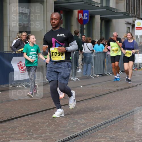 13.09.2026 - 21. swb-Marathon Bremen Strokosch-Dieckow http://msf.ph/oto/10351558 13.09.2026 11:14:01 Ziel 10303, 10395, 10396, 10402, 10586, 10722, 10784, 10854, 11041, 11140, 11173, 11233, 11363, 11535, 11703, 11864, 12100, 12112, 12431, 10330, 10491, 10766, 10799, 10880, 11027, 11078, 11902, 12010 meine-sportfotos.de