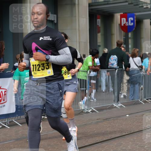 13.09.2026 - 21. swb-Marathon Bremen Strokosch-Dieckow http://msf.ph/oto/10351574 13.09.2026 11:14:01 Ziel 10303, 10395, 10396, 10402, 10586, 10722, 10784, 10854, 11041, 11140, 11173, 11233, 11363, 11535, 11703, 11864, 12100, 12112, 12431, 10330, 10491, 10766, 10799, 10880, 11027, 11078, 11902, 12010 meine-sportfotos.de