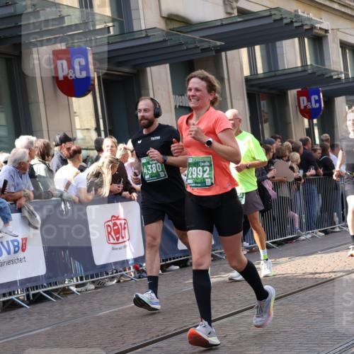 13.09.2026 - 21. swb-Marathon Bremen Strokosch-Dieckow http://msf.ph/oto/10351578 13.09.2026 13:32:12 Ziel 287, 1437, 1687, 2292, 2293, 2611, 2910, 2992, 3354, 3402, 3429, 3441, 3650, 3878, 3895, 3922, 4057, 4263, 4323, 4380, 4471, 4655, 4835, 4862, 5281, 5398, 6518, 6583, 6593, 6760, 6781, 6857, 6900, 7150, 7173, 7466, 7553, 7572, 7758, 7990, 8344, 8632, 8957, 9040, 9151, 9175, 9198, 9283, 9719, 9779, 13208, 13244, 578, 846, 1369, 2310, 2934, 3205, 3650, 3946, 4057, 4566, 4797, 4979, 5325, 5628, 6116, 6258, 6475, 7182, 7242, 7526, 7818, 9394, 13182 meine-sportfotos.de