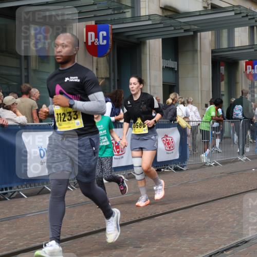 13.09.2026 - 21. swb-Marathon Bremen Strokosch-Dieckow http://msf.ph/oto/10351587 13.09.2026 11:14:02 Ziel 10303, 10395, 10396, 10402, 10586, 10722, 10784, 10854, 11041, 11140, 11173, 11233, 11363, 11535, 11703, 11864, 12100, 12112, 12431, 10330, 10491, 10766, 10799, 10880, 11027, 11078, 11902, 12010 meine-sportfotos.de