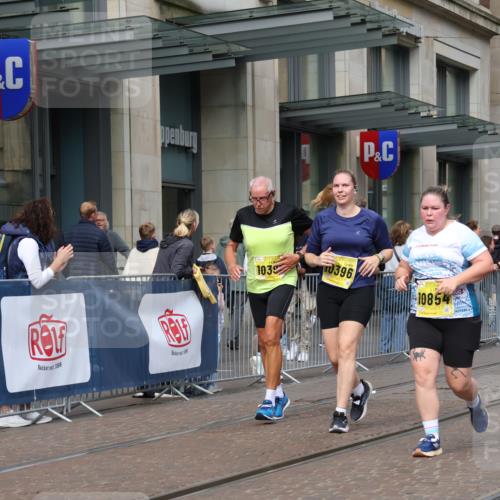 13.09.2026 - 21. swb-Marathon Bremen Strokosch-Dieckow http://msf.ph/oto/10351671 13.09.2026 11:14:04 Ziel 10303, 10395, 10396, 10402, 10586, 10722, 10784, 10854, 11041, 11140, 11173, 11233, 11363, 11535, 11703, 11864, 12100, 12112, 12431, 10330, 10491, 10799, 10880, 11027, 11078, 11902 meine-sportfotos.de