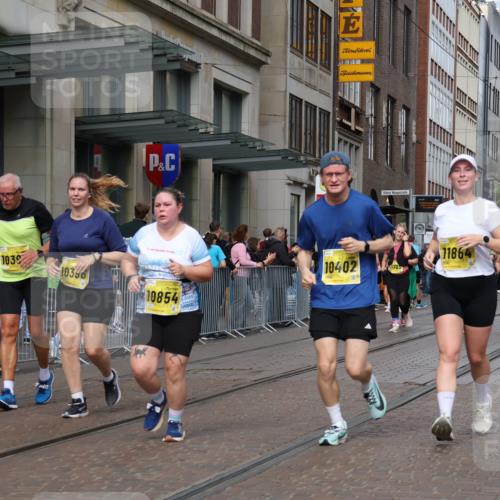 13.09.2026 - 21. swb-Marathon Bremen Strokosch-Dieckow http://msf.ph/oto/10351687 13.09.2026 11:14:04 Ziel 10303, 10395, 10396, 10402, 10586, 10722, 10784, 10854, 11041, 11140, 11173, 11233, 11363, 11535, 11703, 11864, 12100, 12112, 12431, 10330, 10491, 10799, 10880, 11027, 11078, 11902 meine-sportfotos.de