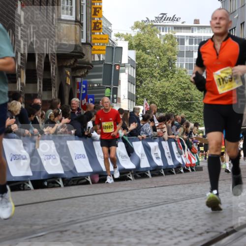 13.09.2026 - 21. swb-Marathon Bremen Strokosch-Dieckow http://msf.ph/oto/10351716 13.09.2026 10:54:57 Ziel 10067, 10146, 10410, 10589, 10608, 10704, 10765, 11039, 11040, 11174, 11389, 11569, 11593, 11874, 12038, 12265, 12328, 12467, 12519, 13526, 10555, 11001, 11620, 11631, 11860, 11908, 11976 meine-sportfotos.de