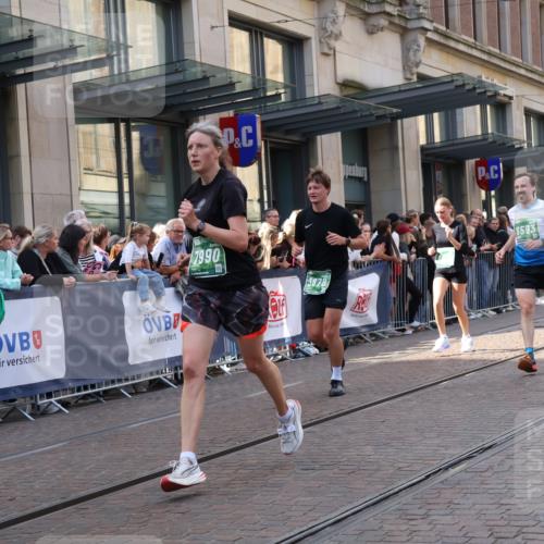 13.09.2026 - 21. swb-Marathon Bremen Strokosch-Dieckow http://msf.ph/oto/10351728 13.09.2026 13:32:16 Ziel 1437, 1687, 2292, 2293, 2611, 2910, 2992, 3354, 3402, 3429, 3441, 3878, 3895, 4263, 4323, 4380, 4471, 4655, 4835, 4862, 5281, 5398, 5581, 5657, 6518, 6583, 6593, 6718, 6760, 6781, 6900, 7016, 7173, 7466, 7758, 7990, 8344, 8367, 8957, 9040, 9151, 9175, 9283, 9719, 9779, 13208, 13244, 287, 1369, 2310, 2934, 3650, 3922, 3946, 4057, 4566, 4655, 4797, 4979, 5628, 6116, 6258, 6475, 7182, 7526, 7818, 9394, 13182 meine-sportfotos.de