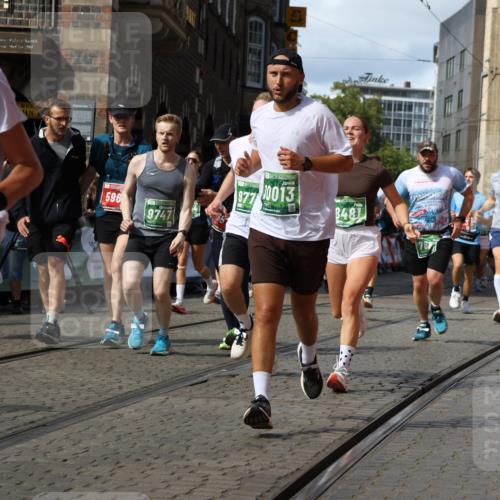 13.09.2026 - 21. swb-Marathon Bremen Strokosch-Dieckow http://msf.ph/oto/10351824 13.09.2026 13:29:39 Ziel 132, 303, 596, 651, 1083, 1365, 1387, 1545, 1823, 2023, 2301, 2867, 2957, 3258, 3721, 3796, 3846, 3912, 4541, 5036, 5599, 6030, 6103, 6499, 7013, 7149, 7361, 7631, 7649, 7860, 8007, 8009, 8066, 8099, 8277, 8338, 8675, 9249, 9661, 9889, 10128, 109, 124, 454, 716, 1073, 1173, 1861, 2289, 3320, 3618, 3667, 3908, 4115, 4524, 4575, 6127, 6725, 7079, 7093, 7884, 8267, 8612, 8771, 8899, 9049, 9534, 9747, 9770 meine-sportfotos.de