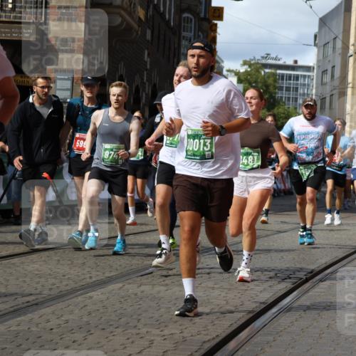 13.09.2026 - 21. swb-Marathon Bremen Strokosch-Dieckow http://msf.ph/oto/10351853 13.09.2026 13:29:39 Ziel 132, 303, 596, 651, 1083, 1365, 1387, 1545, 1823, 2023, 2301, 2867, 2957, 3258, 3721, 3796, 3846, 3912, 4541, 5036, 5599, 6030, 6103, 6499, 7013, 7149, 7361, 7631, 7649, 7860, 8007, 8009, 8066, 8099, 8277, 8338, 8675, 9249, 9661, 9889, 10128, 109, 124, 454, 716, 1073, 1173, 1861, 2289, 3320, 3618, 3667, 3908, 4115, 4524, 4575, 6127, 6725, 7079, 7093, 7884, 8267, 8612, 8771, 8899, 9049, 9534, 9747, 9770 meine-sportfotos.de