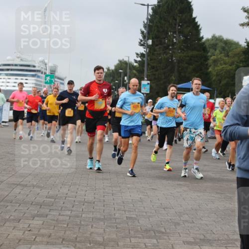 13.09.2026 - Kiel Lauf Andreas Tolksdorf http://msf.ph/oto/10351877 13.09.2026 09:56:16 Kiellinie 6229, 7830, 7872 meine-sportfotos.de
