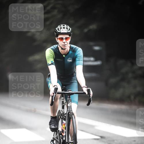 13.09.2026 - Stadtparktriathlon H.Heesch http://msf.ph/oto/10351910 13.09.2026 09:26:37 Radfahren 87, 171, 209 meine-sportfotos.de