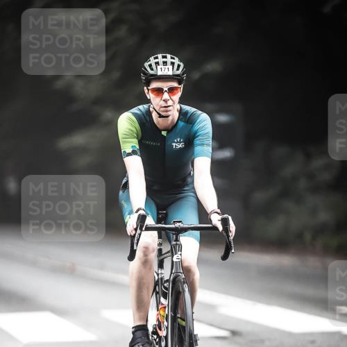 13.09.2026 - Stadtparktriathlon H.Heesch http://msf.ph/oto/10351916 13.09.2026 09:26:38 Radfahren 87, 171, 209 meine-sportfotos.de
